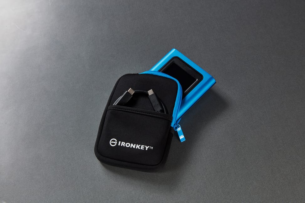 Kingston Technology IronKey 1920Go Vault Privacy 80 XTS-AES 256-bit SSD externe chiffré (IKVP80ES/1920G) — image 7