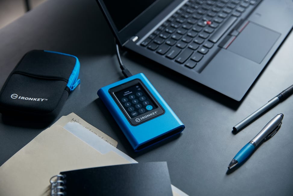 Kingston Technology IronKey 1920Go Vault Privacy 80 XTS-AES 256-bit SSD externe chiffré (IKVP80ES/1920G) — image 8