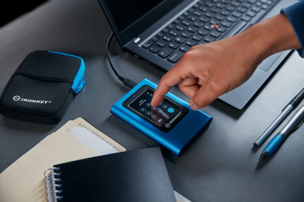 Kingston Technology IronKey 1920Go Vault Privacy 80 XTS-AES 256-bit SSD externe chiffré (IKVP80ES/1920G) — image 9