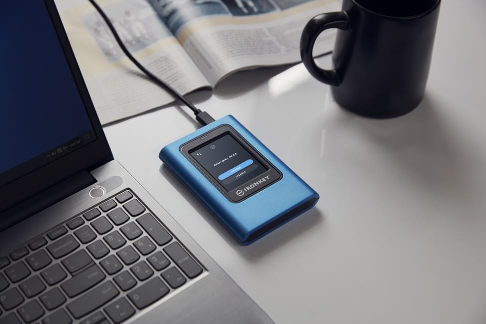 Kingston Technology IronKey 1920Go Vault Privacy 80 XTS-AES 256-bit SSD externe chiffré (IKVP80ES/1920G) — image 17