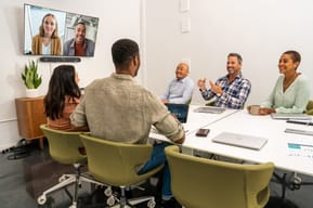 POLY Barre de visioconférence tout-en-un Studio X52 avec kit de contrôleur TC10 (8D8L1AA) — image 6