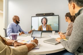 POLY Barre de visioconférence tout-en-un Studio X52 avec kit de contrôleur TC10 (8D8L1AA) — image 8