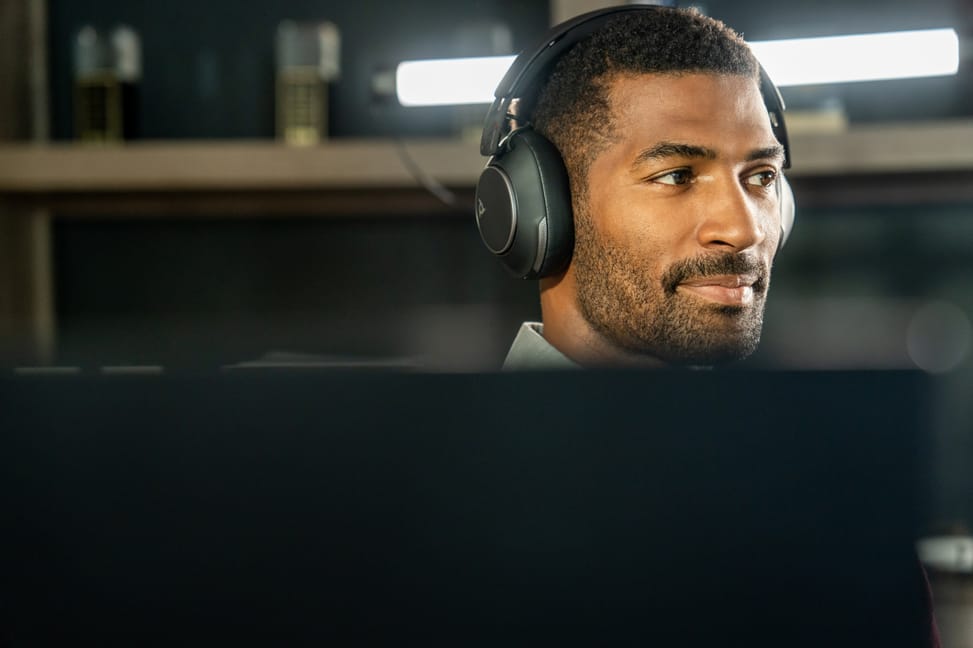 POLY Micro-casque Voyager Surround 80 UC USB-C + adaptateur USB-C/A (8G7T9AA) — image 12