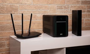 APC BX2200MI-GR alimentation d'énergie non interruptible Interactivité de ligne 2,2 kVA 1200 W 4 sortie(s) CA (BX2200MI-GR) — image 3
