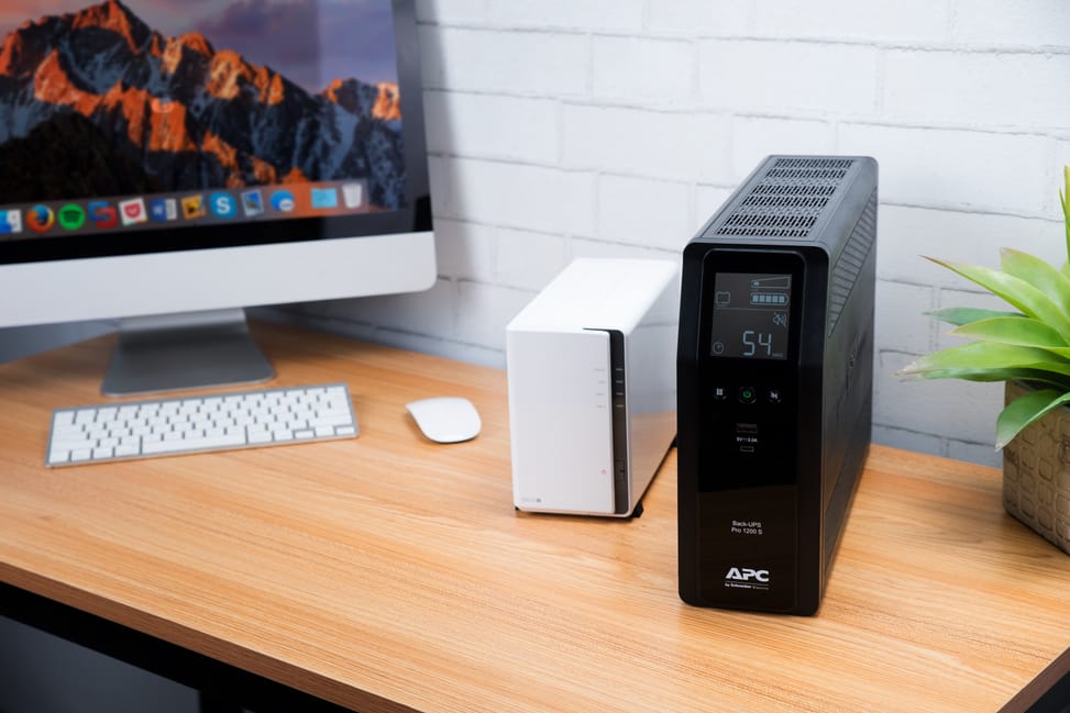 APC BACK UPS PRO BR 1200VA alimentation d'énergie non interruptible Interactivité de ligne 1,2 kVA 720 W 8 sortie(s) CA — image 8