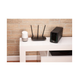 APC BVX700LI-GR alimentation d'énergie non interruptible Interactivité de ligne 0,7 kVA 360 W 2 sortie(s) CA (BVX700LI-GR)