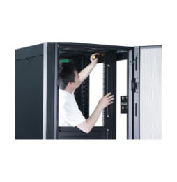 APC EASY RACK 600MM/42U/800MM WITH ROOF SIDE PANEL CASTORS FEET AND 4 BRACKETS NO BOTTOM BLACK Rack autonome Noir (ER6282)