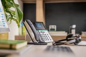 Téléphone IP POLY Edge E550 compatible PoE (82M91AA) — image 8