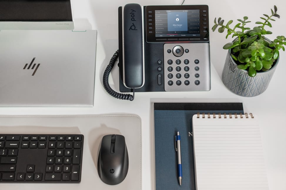 هاتف IP POLY Edge E550 متوافق مع PoE (82M91AA) — صورة 10
