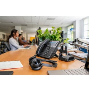 POLY Micro-casque Voyager 4320-M certifié Microsoft Teams + dongle BT700 + base de chargement (77Z32AA)