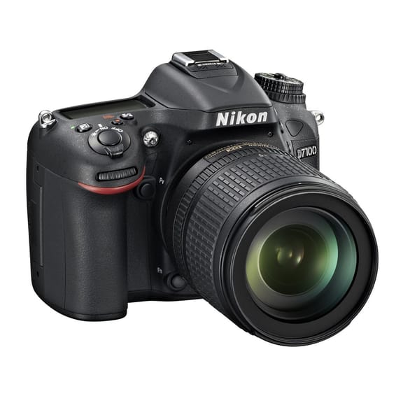 Reflex Nikon D7100 + Objectif AF-S DX Nikkor 18-140mm f/3.5-5.6G ED VR