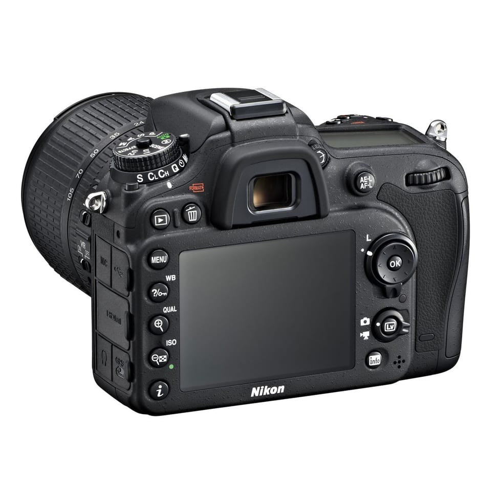 Reflex Nikon D7100 + Objectif AF-S DX Nikkor 18-140mm f/3.5-5.6G ED VR — image 4