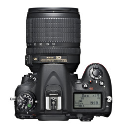 Reflex Nikon D7100 + Objectif AF-S DX Nikkor 18-140mm f/3.5-5.6G ED VR