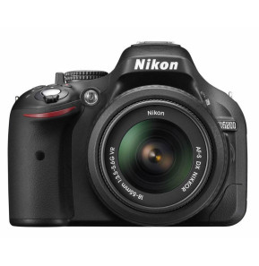 Reflex Nikon D5200 + Objectif AF-S DX Nikkor 18-55mm f/3.5-5.6G VR