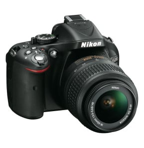 Reflex Nikon D5200 + Objectif AF-S DX Nikkor 18-55mm f/3.5-5.6G VR