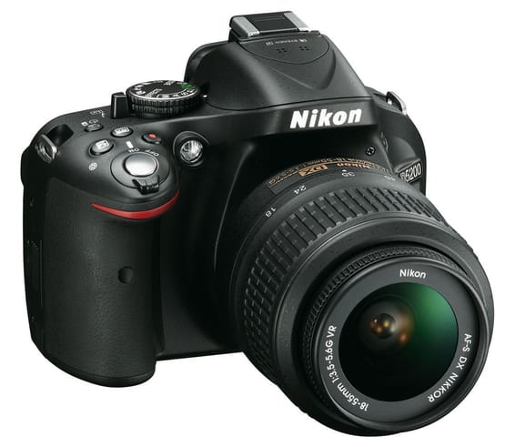 Reflex Nikon D5200 + Objectif AF-S DX Nikkor 18-55mm f/3.5-5.6G VR
