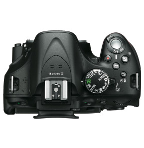Reflex Nikon D5200 + Objectif AF-S DX Nikkor 18-55mm f/3.5-5.6G VR