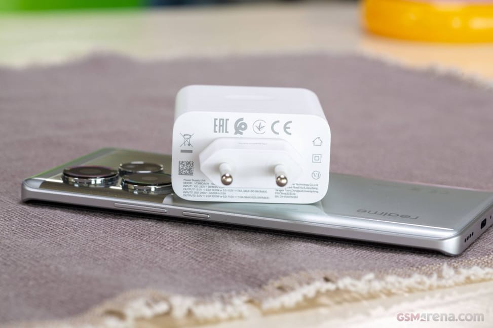 Realme GT 6 — image 4