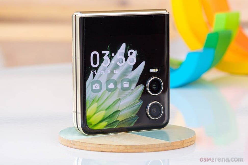 Tecno Phantom V Flip2 — image 4