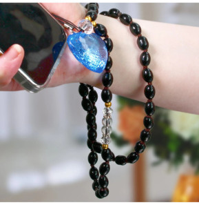 Avizar Bijou de Téléphone Bracelet à Perles Ovales et Cœur 80cm Collection Romeo Noir