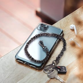 Avizar Bijou de Téléphone Chaîne Métallique Tressée Simili Cuir Noir 40cm — image 3