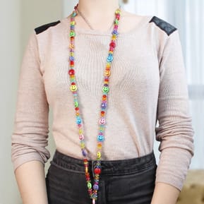 Avizar Bijou de Téléphone Collier Perles et Smiley 110cm Collection Smile Multicolore — image 3