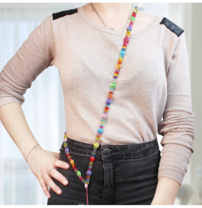 Avizar Bijou de Téléphone Collier Perles et Smiley 110cm Collection Smile Multicolore