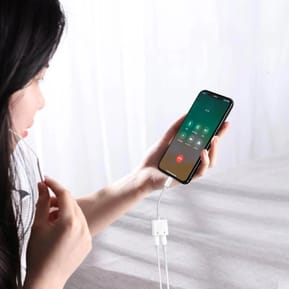Avizar Adaptateur Audio et Charge iPhone vers Double Lightning Design compact - Blanc — image 4