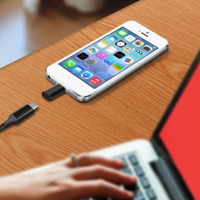 Avizar Adaptateur iPhone Lightning vers USB-C femelle Charge et Synchro - Noir — image 3