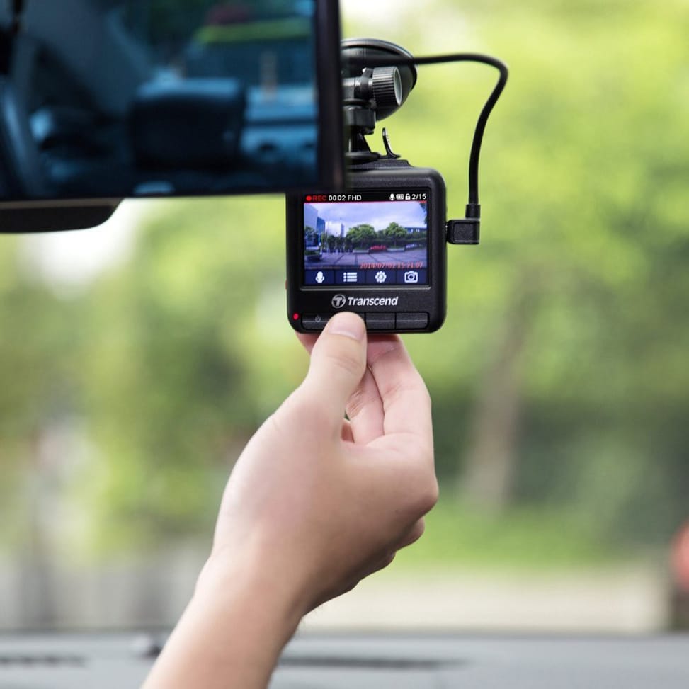 Enregistreur vidéo pour véhicule Transcend DrivePro 100 Full HD LCD 2.4" - Support avec ventouse avec carte mémoire 16GB offerte