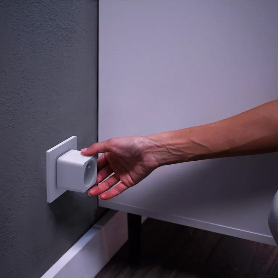 Philips Hue Smart Plug — image 2