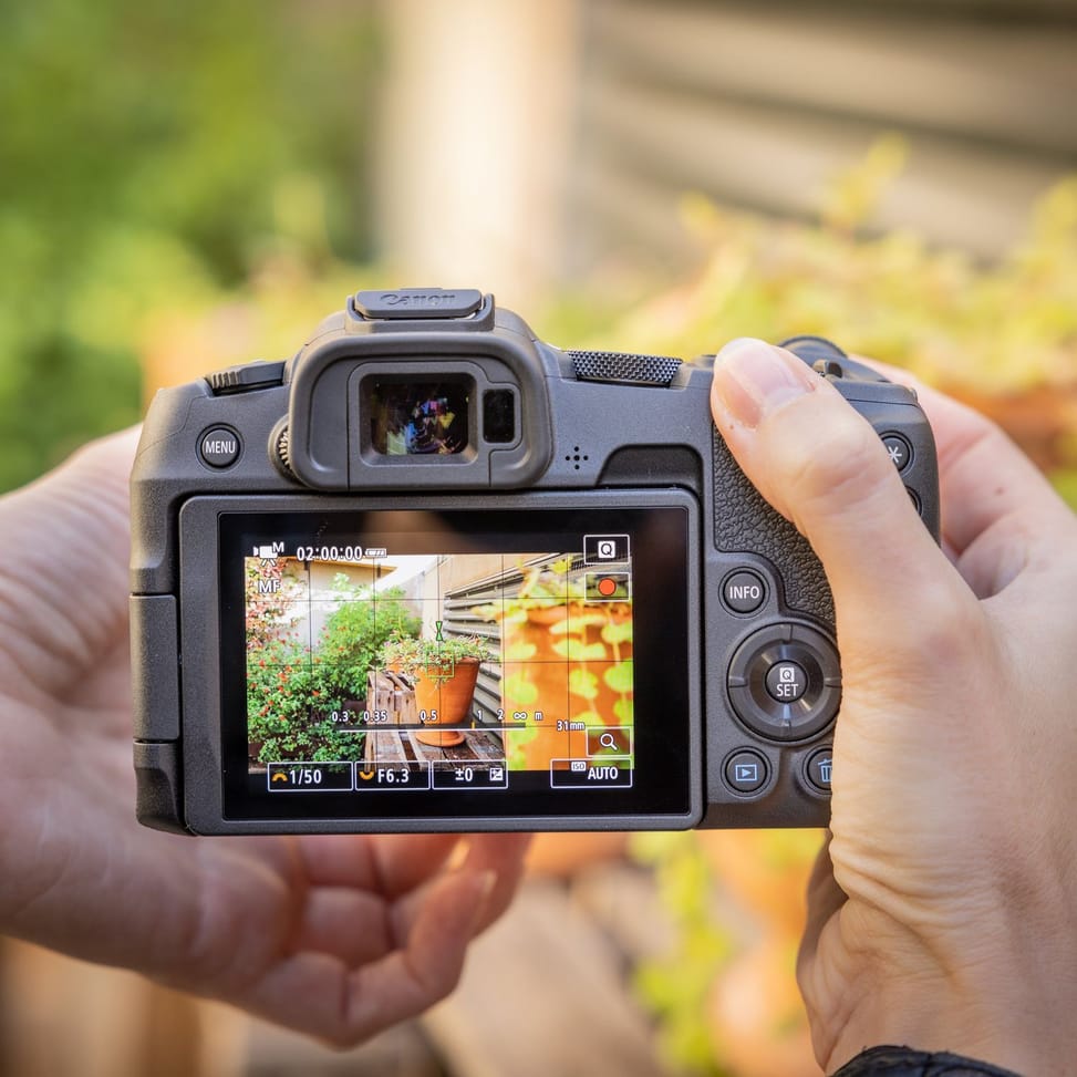 Appareil photo hybride Canon EOS R8 + batterie de rechange — image 10