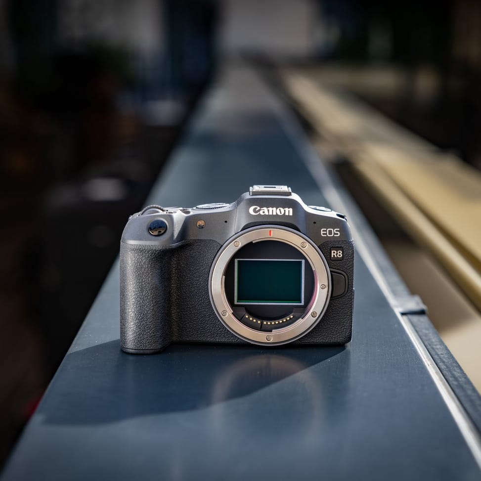 Appareil photo hybride Canon EOS R8 + batterie de rechange — image 13