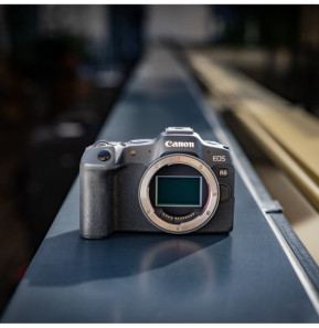 Appareil photo hybride Canon EOS R8 + batterie de rechange