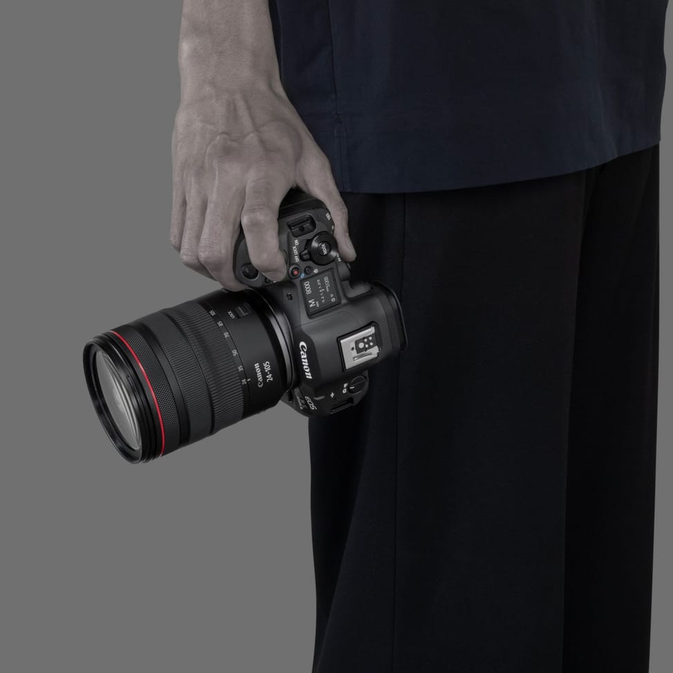 Appareil photo hybride Canon EOS R5 Mark II et objectif RF 24-105mm F4L IS USM — image 12