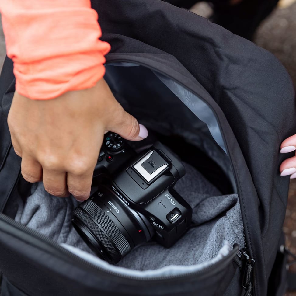 Appareil photo hybride Canon EOS R50, noir + objectif RF-S 18-45mm F4.5-6.3 IS STM + sac à dos + carte SD + batterie supplémenta — image 15