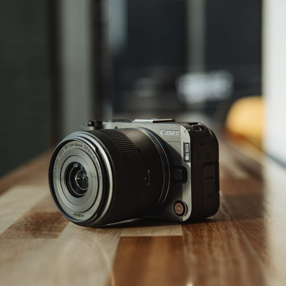 Appareil photo hybride Canon EOS R50 V + objectif RF-S 14-30mm F4-6.3 IS STM PZ — image 10