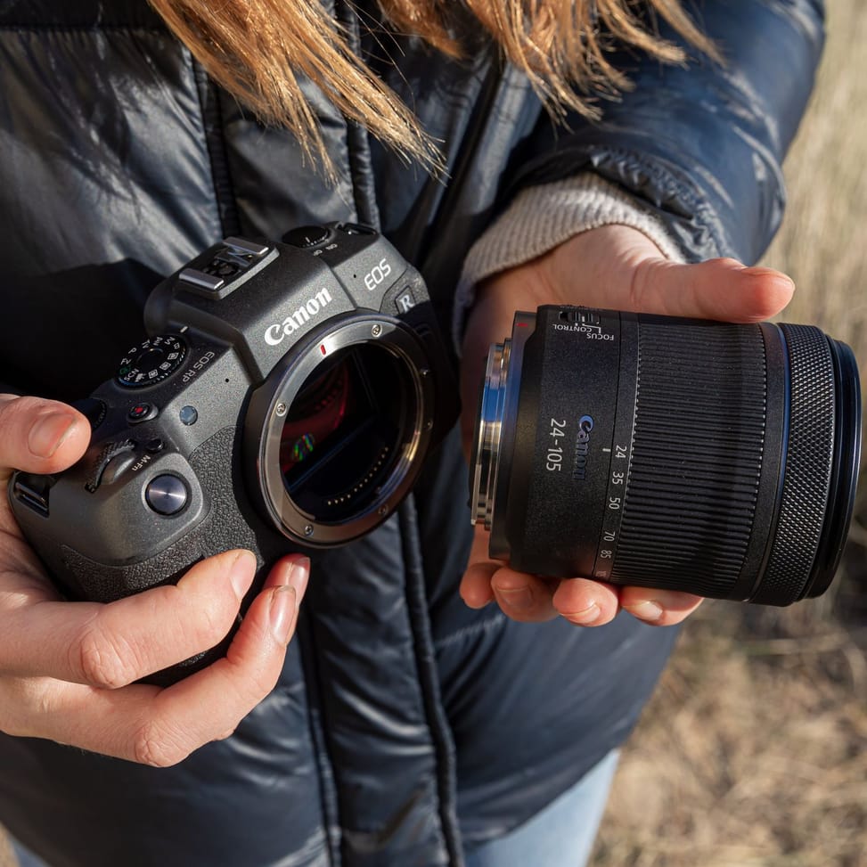 Appareil photo Canon EOS RP + objectif RF 24-105mm IS STM + sac à dos + carte SD + batterie de rechange — image 14