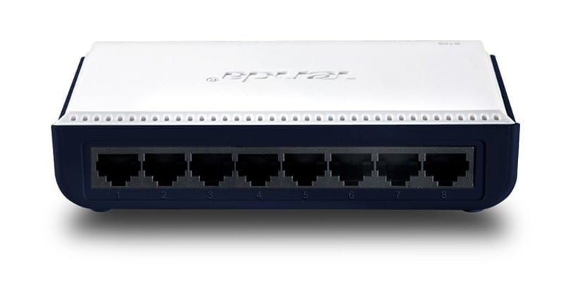 Switch Non Administrable Tenda 8-Port 10/100Mbps