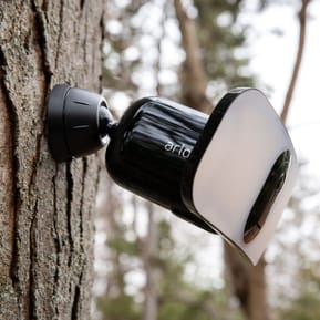 Arlo Pro 3 Floodlight - Noir (FB1001B) — image 4
