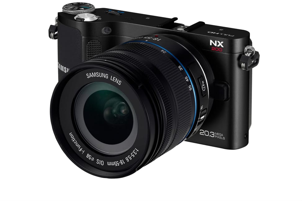 Appareil photo Samsung NX200 - 20MP (EV-NX200ZDABME) — image 2