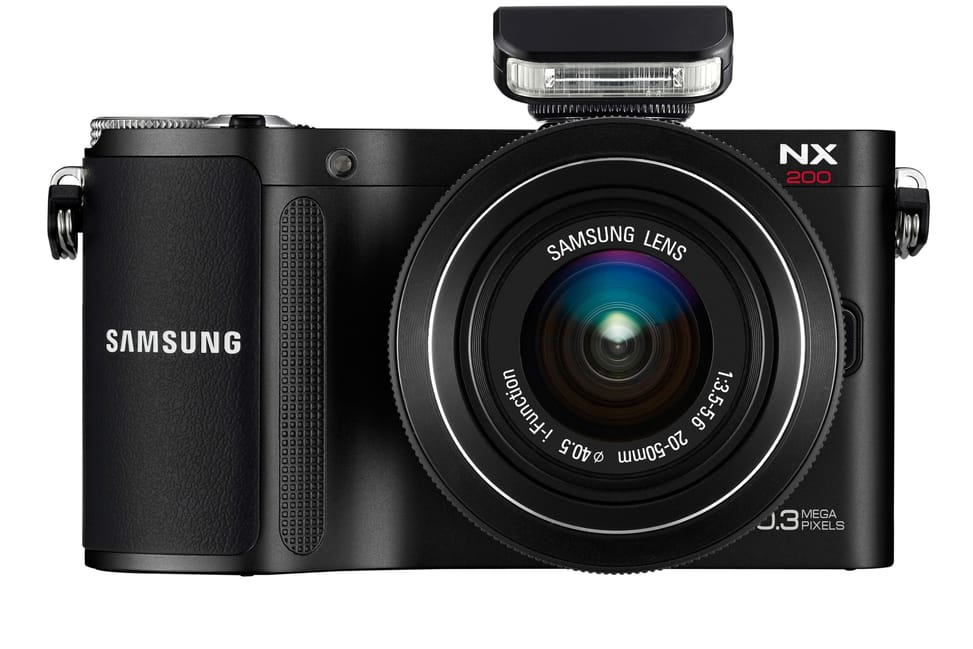 Appareil photo Samsung NX200 - 20MP (EV-NX200ZDABME) — image 6