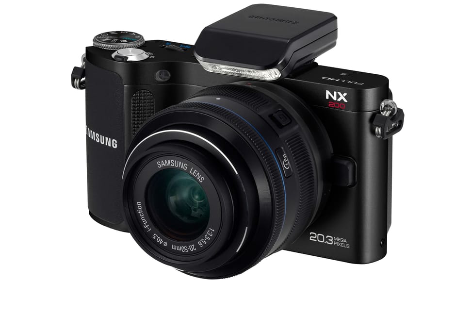 Appareil photo Samsung NX200 - 20MP (EV-NX200ZDABME) — image 7