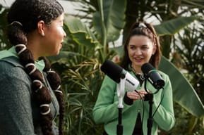 Shure MV7+ — Microphone broadcast dynamique USB-C et XLR avec DSP — image 4