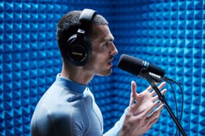 Shure MV7+ — Microphone broadcast dynamique USB-C et XLR avec DSP — image 5