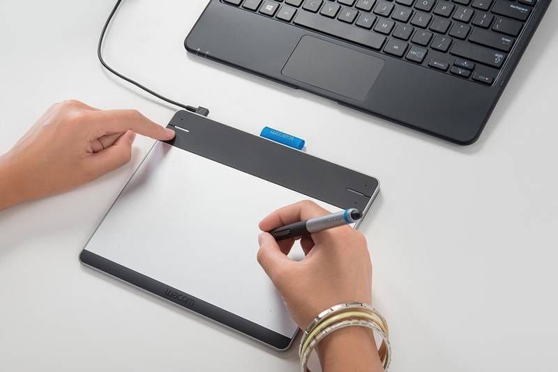 Tablette graphique Wacom Intuos Manga Pen & Touch S (CTH-480M)
