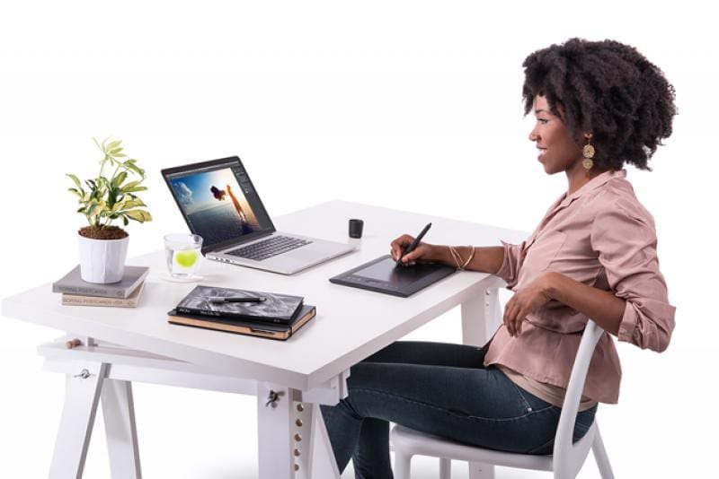 Tablette graphique professionnelle multi-touch Wacom Intuos Pro Small (PTH-451-FRNL)
