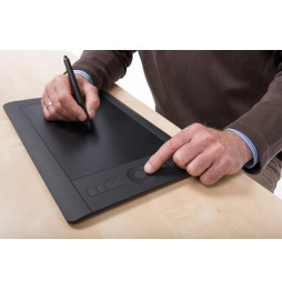 Tablette graphique professionnelle multi-touch Wacom Intuos Pro Medium (PTH-651-FRNL)