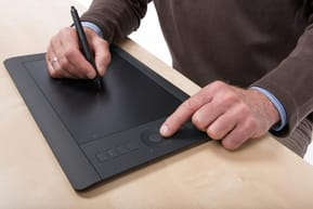 Tablette graphique professionnelle multi-touch Wacom Intuos Pro Medium (PTH-651-FRNL) — image 6