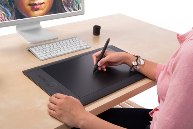 Tablette graphique professionnelle multi-touch Wacom Intuos Pro Small (PTH-451-FRNL)